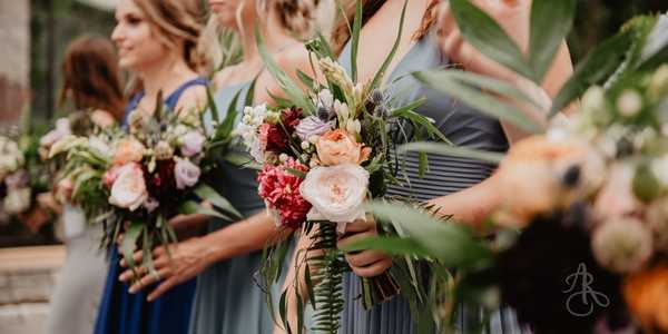 Crafting Unforgettable Fall Wedding Flowers with Burnaby Florist Adele Rae