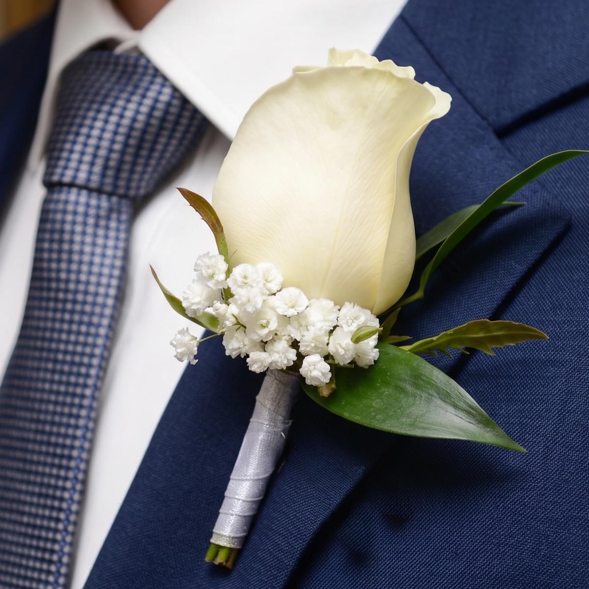 King's Boutonniere (AR2313)